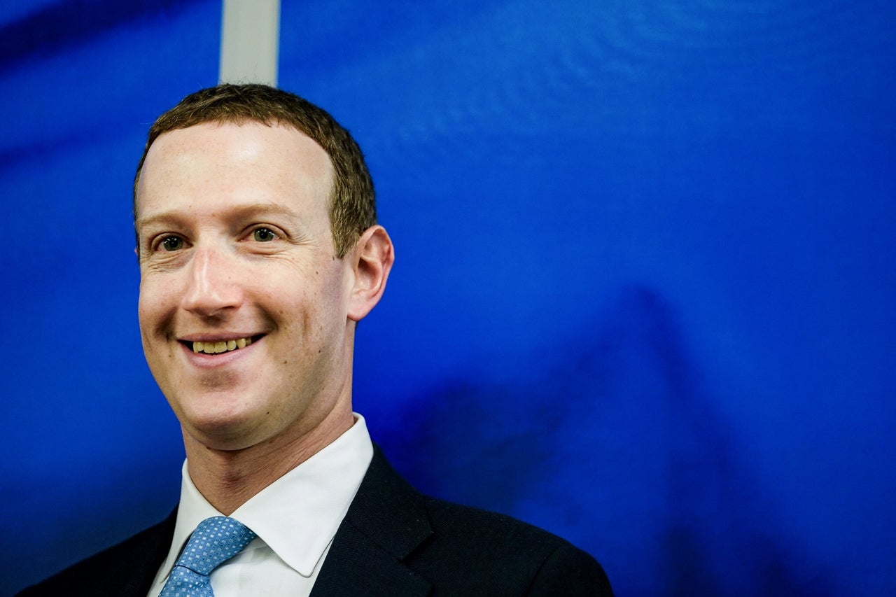 Según se informa, Facebook cambiará el nombre de su empresa para adoptar el metaverso