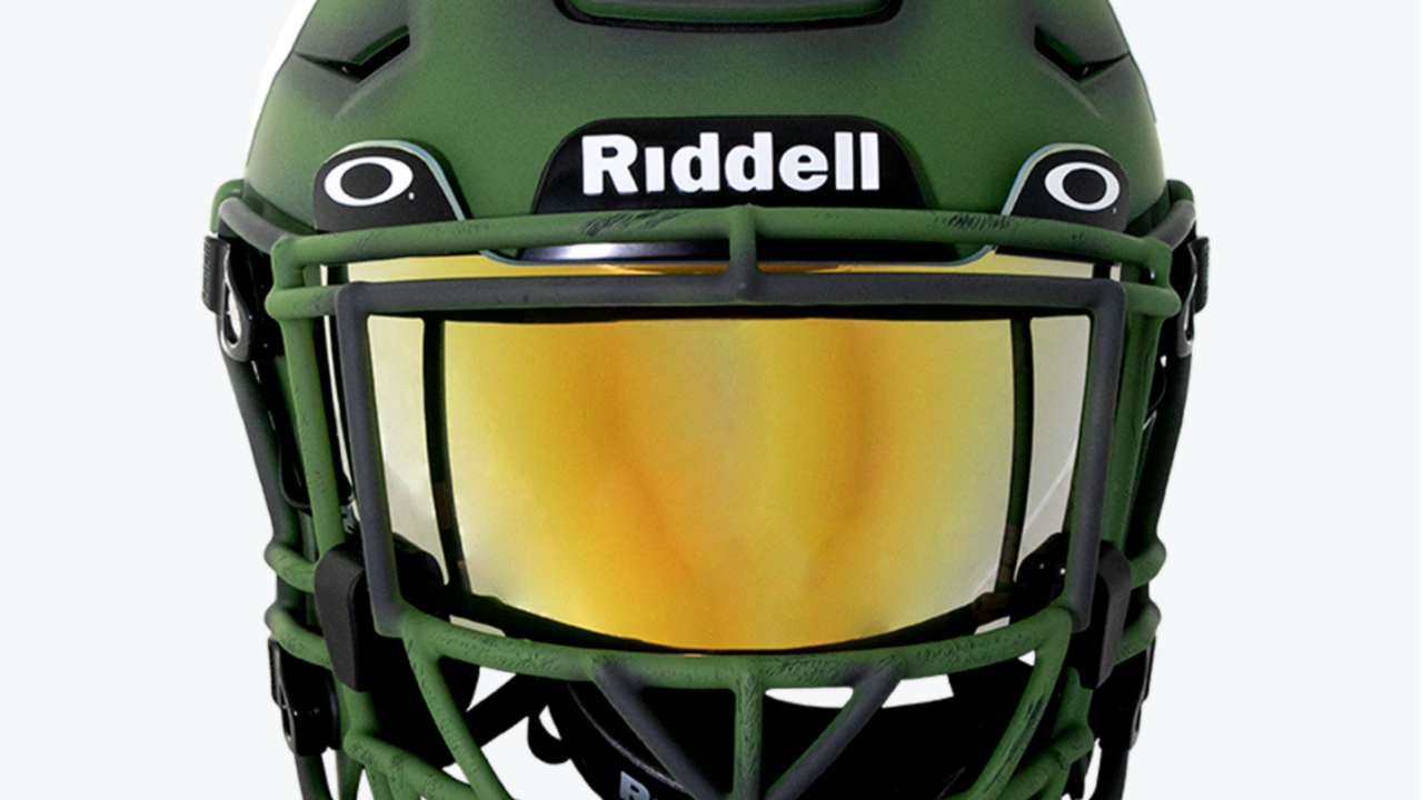 Se revelan el casco de fútbol americano Halo Infinite de $ 1000 y las almohadillas de portero de hockey sobre hielo inspiradas en Master Chief