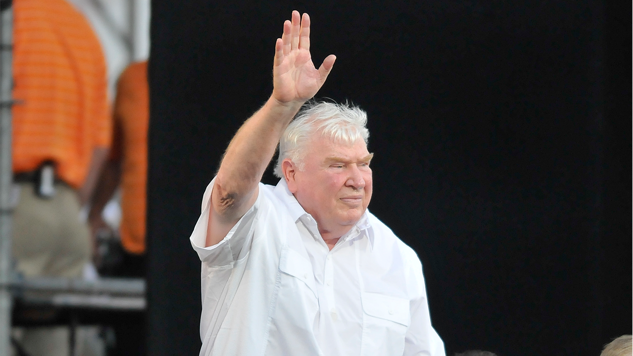 John Madden, entrenador del Salón de la Fama de la NFL, locutor y el nombre detrás de Madden NFL Football, muere a los 85 años