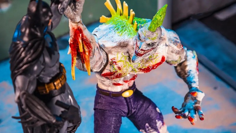 Batman: Arkham Asylum's Titan Joker se está transformando en una figura de acción de McFarlane Toys