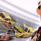 El piloto de NASCAR obtiene un lugar en la carrera del campeonato con un movimiento de último segundo en un videojuego