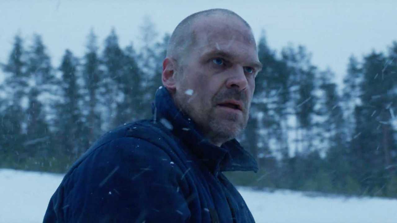 David Harbour y Jodie Comer protagonizan un juego de terror