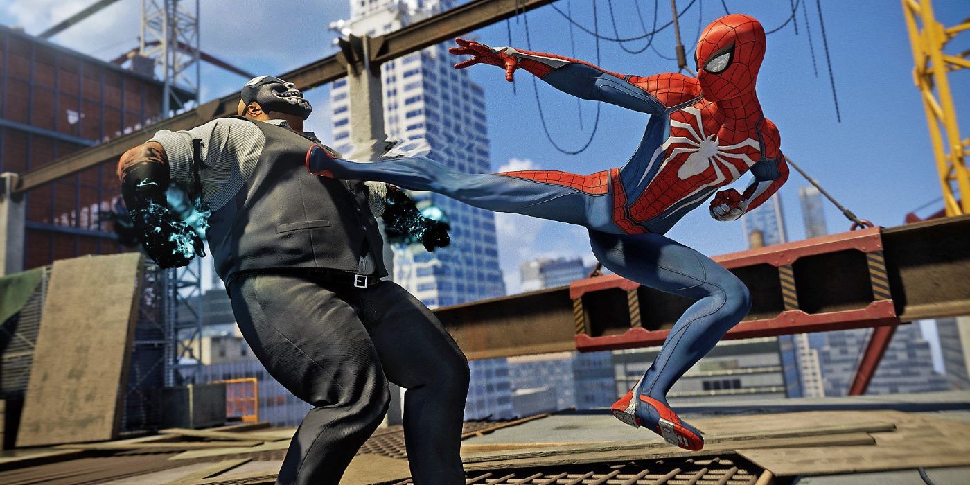 Spider-Man (derecha) da una patada a un bruto (izquierda) que forma parte de los Demonios, una de las pandillas del juego. 