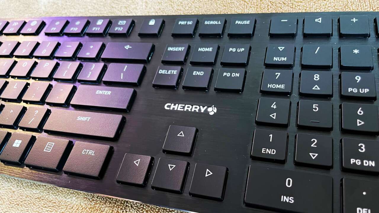 ¿Es bueno un teclado mecánico de bajo perfil para jugar?  Revisión de Cherry KW X ULP