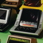 Descubra los juegos electrónicos de culto: desde Coin-ops hasta Table-Tops. Historia y fotografías exclusivas en un libro único. Creo Gaming