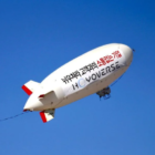 Los jugadores de Genshin Impact protestan en un dirigible sobre la torre Teyvat en Seúl Creo Gaming