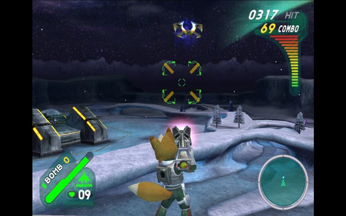 Captura de pantalla de Star Fox Assault, Fox McCloud apuntando con su arma mientras está parado en el ala de un Arwing volador en un planeta nevado.