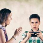 Un niño revisa Reddit para ver si Fortnite cierra a las 9 p. m., su mamá tenía razón Creo Gaming