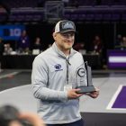 Cael Sanderson: ¡un papel de jugador de COD Zombies para promocionar sus galletas! Cael Sanderson Larps As A COD Zombies Player To Shamelessly Promote His Cookie Brand