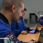 Fortnite: Artemis II se cuela alrededor de la Luna, ¡vive la aventura! ESA astronauts play the Lunar Horizons Fortnite map.