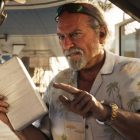 GTA 6: Fan Theory anuncia un tráiler inminente, ¡la emoción va en aumento! A man points his finger menacingly while holding a paper.
